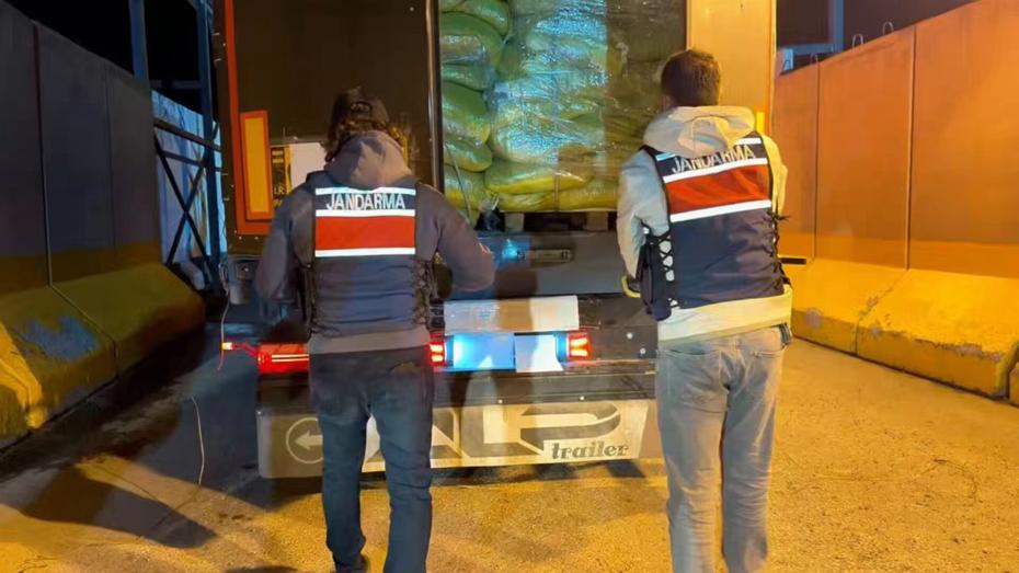 Van’da Operasyon: TIR’dan 333 Kilogram Skunk Uyuşturucu Ele Geçirildi