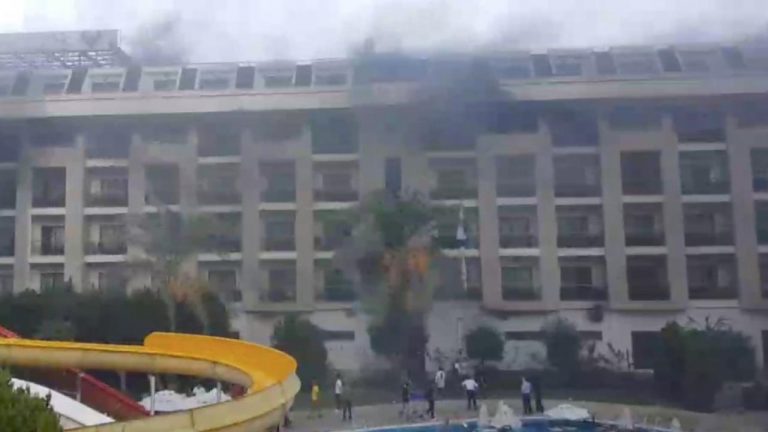Antalya’da otelde yangın
