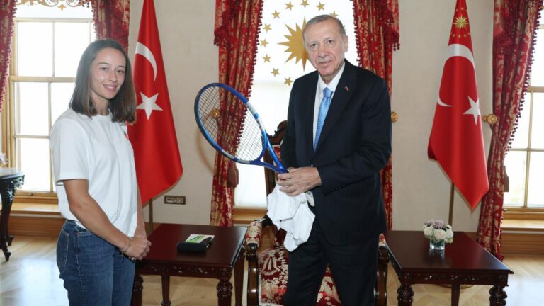 Cumhurbaşkanı Erdoğan’dan milli tenisçi Zeynep Sönmez’e tebrik