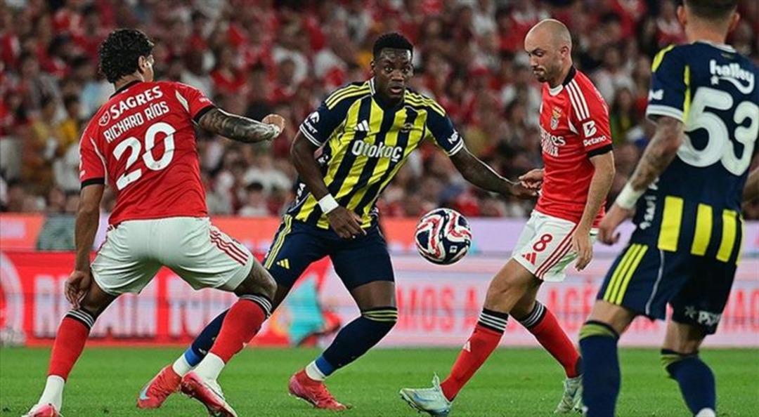 Mourinho'dan saatler önce karar! Bandaj bu isim için yurtdışından getirildi ... Bugün ilk 11'de başlayacak! İşte Fenerbahçe-Benfica maçının olası 11'i 4